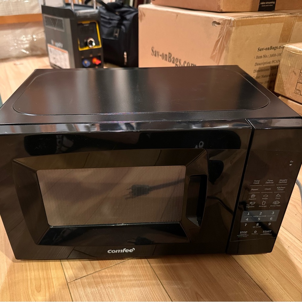 [SOLD] Comfee Microwave Oven